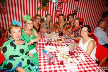 Una nueva noche comienza en la caseta.