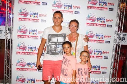 Una nueva noche comienza en la caseta.