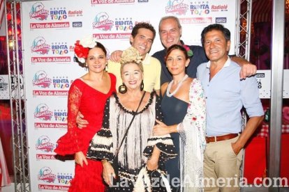 Una nueva noche comienza en la caseta.