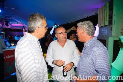 ¡En la caseta no se para ni un minuto!