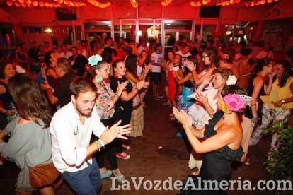 Cada vez más personas se suman a la fiesta.