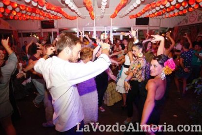 Cada vez más personas se suman a la fiesta.