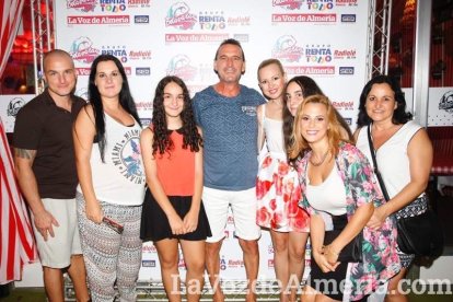 Cada vez más personas se suman a la fiesta.