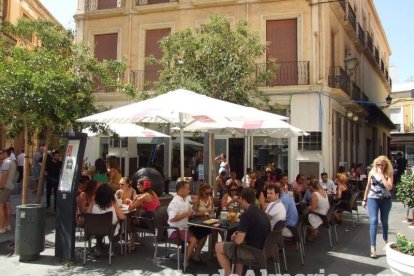 Feria del Mediodía en el centro de Almería. La Gitanica, Premium y La Plazuela.