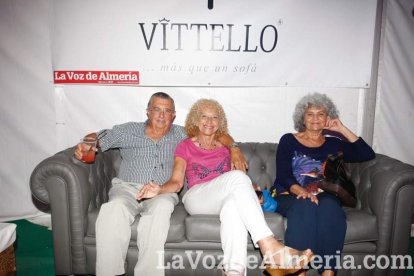 Otra noche llena de color comienza en la caseta.