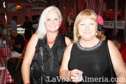 Otra noche llena de color comienza en la caseta.