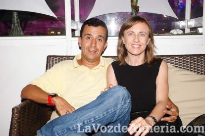 Otra noche llena de color comienza en la caseta.