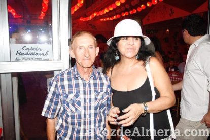 Otra noche llena de color comienza en la caseta.