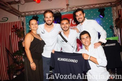 Otra noche llena de color comienza en la caseta.