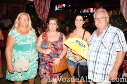 Otra noche llena de color comienza en la caseta.