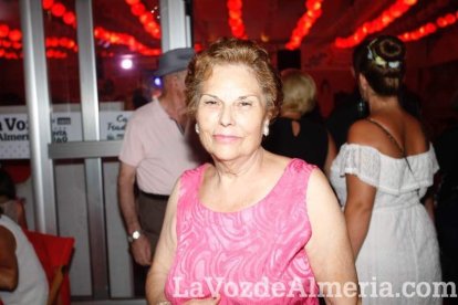 Otra noche llena de color comienza en la caseta.