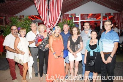 Otra noche llena de color comienza en la caseta.