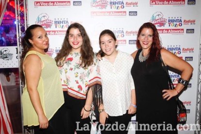 Otra noche llena de color comienza en la caseta.