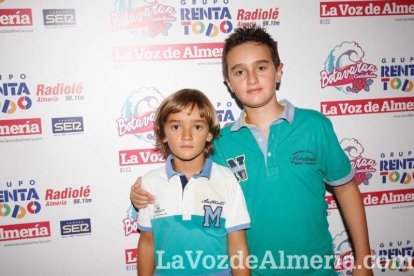 Otra noche llena de color comienza en la caseta.