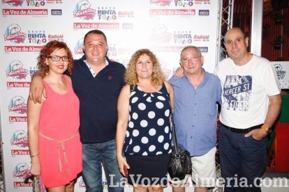 Otra noche llena de color comienza en la caseta.