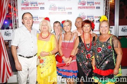 Otra noche llena de color comienza en la caseta.