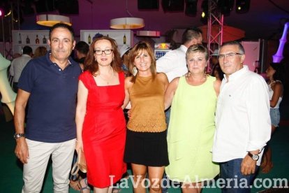 Otra noche llena de color comienza en la caseta.