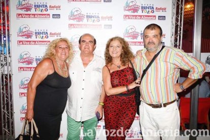 La gente sigue disfrutando de la Feria en la caseta.