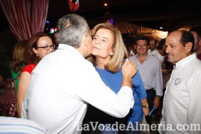 La gente sigue disfrutando de la Feria en la caseta.