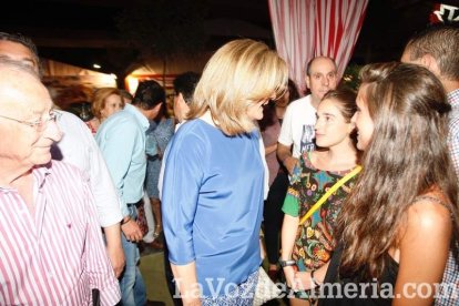 La gente sigue disfrutando de la Feria en la caseta.