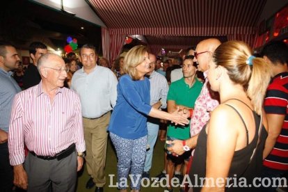 La gente sigue disfrutando de la Feria en la caseta.