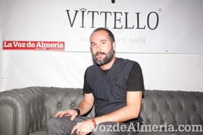 La gente sigue disfrutando de la Feria en la caseta.