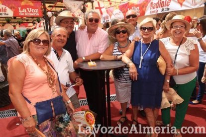 ¡Comienza a tocar la charanga de La Voz de Almería en la caseta!