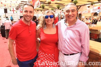 ¡Comienza a tocar la charanga de La Voz de Almería en la caseta!