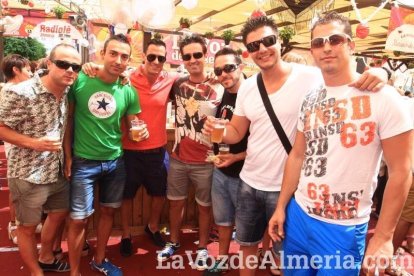 Nadie quiere perderse el último día de Feria de Mediodía.