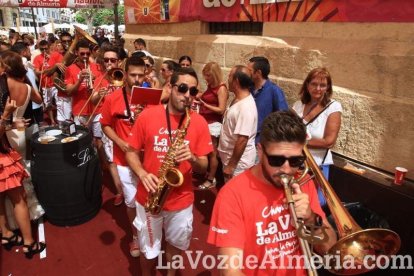 Nadie quiere perderse el último día de Feria de Mediodía.