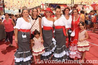 Nadie quiere perderse el último día de Feria de Mediodía.