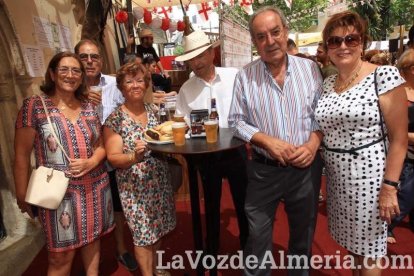 Nadie quiere perderse el último día de Feria de Mediodía.