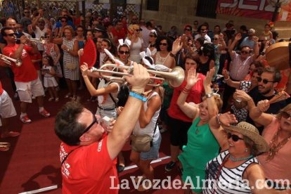 Nadie quiere perderse el último día de Feria de Mediodía.