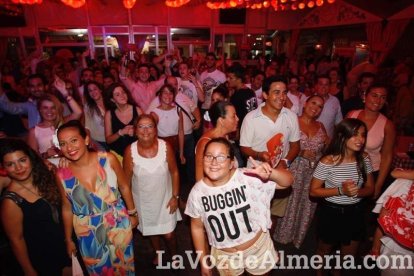 La última tanda de fotos de la caseta en esta Feria 2015, aunque la fiesta sigue. ¡A disfrutar!