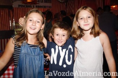La última tanda de fotos de la caseta en esta Feria 2015, aunque la fiesta sigue. ¡A disfrutar!