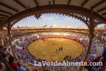 Corrida de rejones en la Plaza de Toros de Almería.