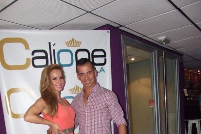 Adrián y Anita han inaugurado el evento organizado por Salsatore Almería, con el DJ Capi