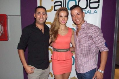 Adrián y Anita han inaugurado el evento organizado por Salsatore Almería, con el DJ Capi