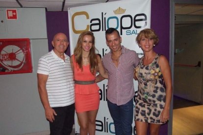 Adrián y Anita han inaugurado el evento organizado por Salsatore Almería, con el DJ Capi