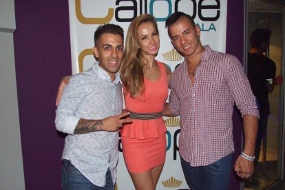 Adrián y Anita han inaugurado el evento organizado por Salsatore Almería, con el DJ Capi