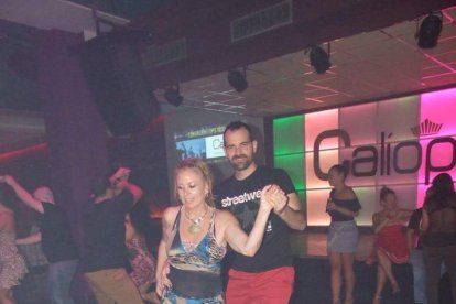 Adrián y Anita han inaugurado el evento organizado por Salsatore Almería, con el DJ Capi