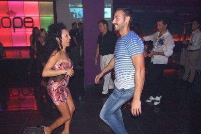 Adrián y Anita han inaugurado el evento organizado por Salsatore Almería, con el DJ Capi