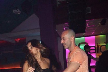 Adrián y Anita han inaugurado el evento organizado por Salsatore Almería, con el DJ Capi