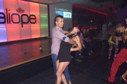 Adrián y Anita han inaugurado el evento organizado por Salsatore Almería, con el DJ Capi