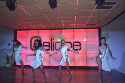 Adrián y Anita han inaugurado el evento organizado por Salsatore Almería, con el DJ Capi