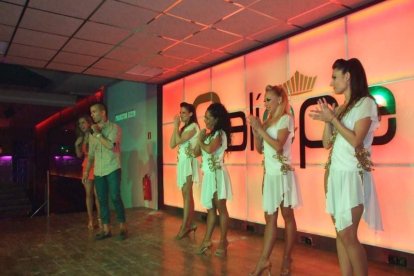 Adrián y Anita han inaugurado el evento organizado por Salsatore Almería, con el DJ Capi