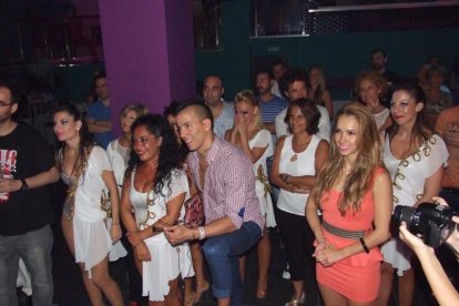 Adrián y Anita han inaugurado el evento organizado por Salsatore Almería, con el DJ Capi