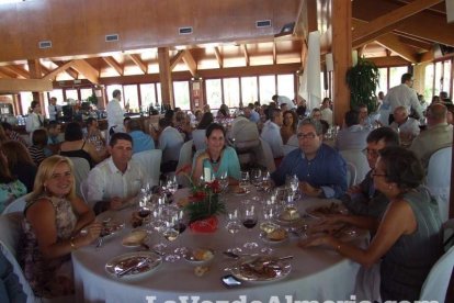 El Restaurante Club de Golf Playa Serena, en Roquetas de Mar, acogió la comida anual de inicio de campaña de Hortamar. Fotos: J. A. Barrio