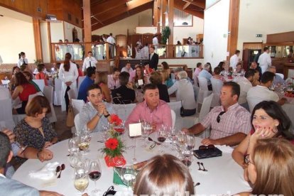 El Restaurante Club de Golf Playa Serena, en Roquetas de Mar, acogió la comida anual de inicio de campaña de Hortamar. Fotos: J. A. Barrio
