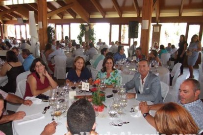 El Restaurante Club de Golf Playa Serena, en Roquetas de Mar, acogió la comida anual de inicio de campaña de Hortamar. Fotos: J. A. Barrio
